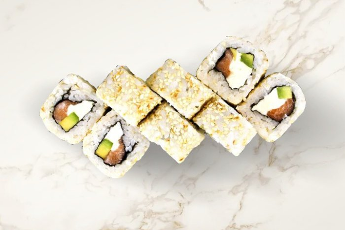 Филадельфия в кунжуте с лососем