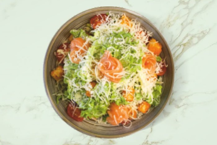 Салат Цезарь с семгой