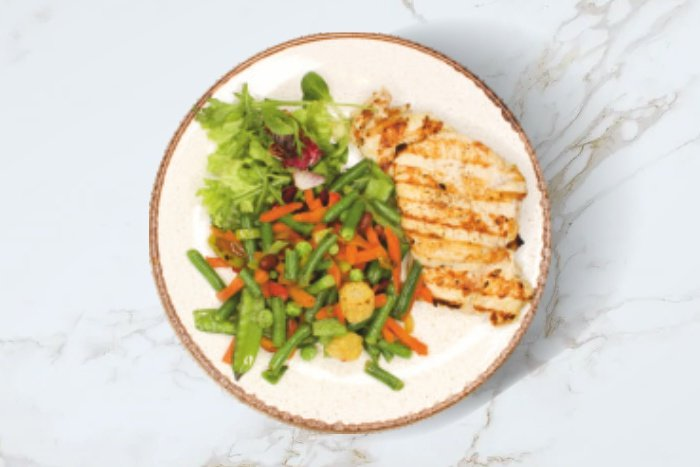 Стейк из курицы с овощами по-карибски